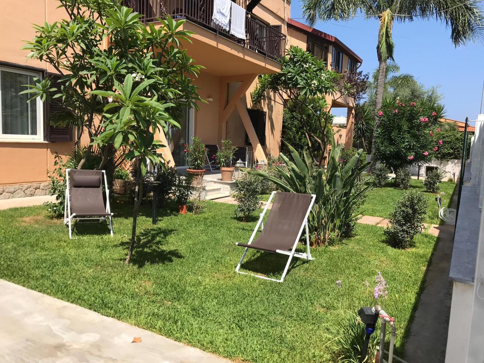 Mondello Felix - Appartamenti In Villa A 600M Dal Mare Exterior photo