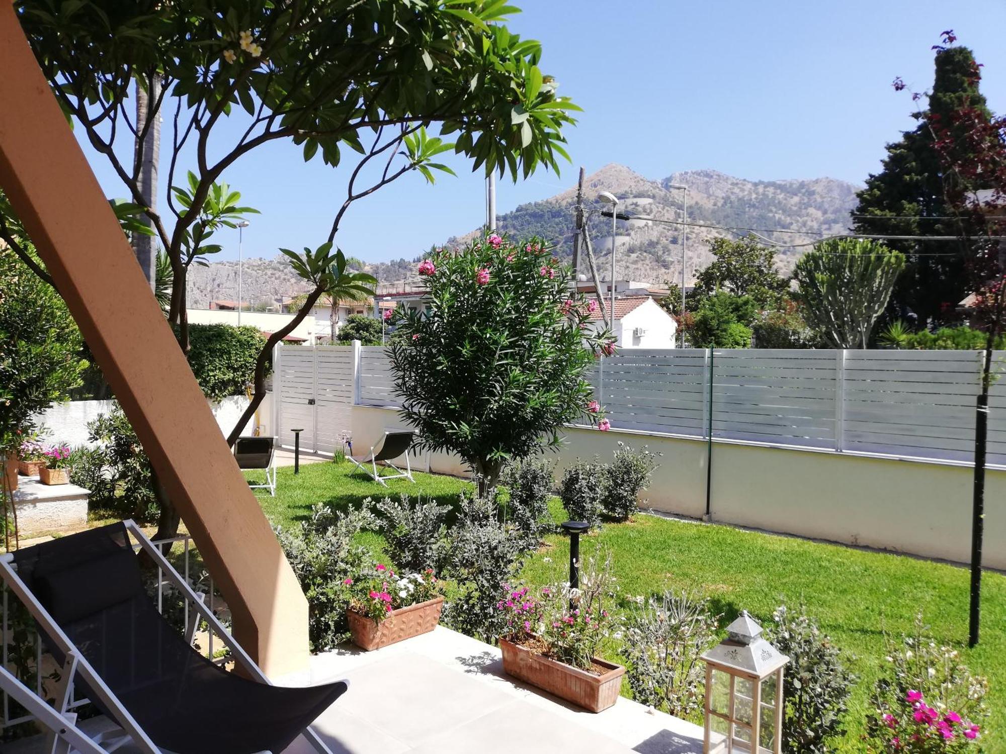 Mondello Felix - Appartamenti In Villa A 600M Dal Mare Exterior photo